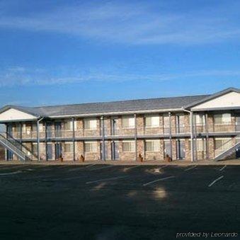 Harrisonville Inn & Suites Экстерьер фото